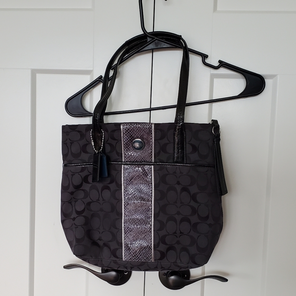Brand new coach tote with snake detail